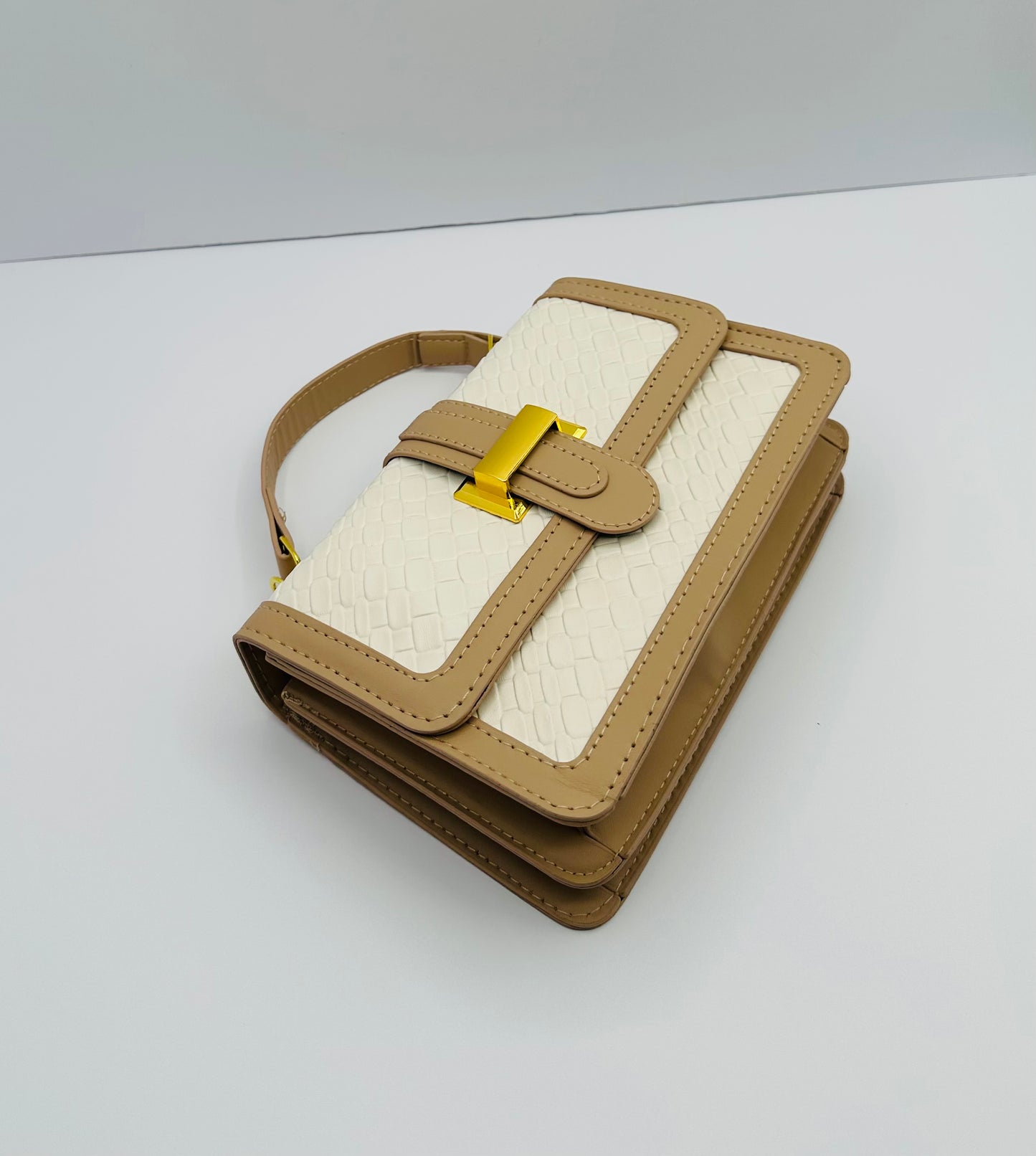 Lori cutie cross body handbag
