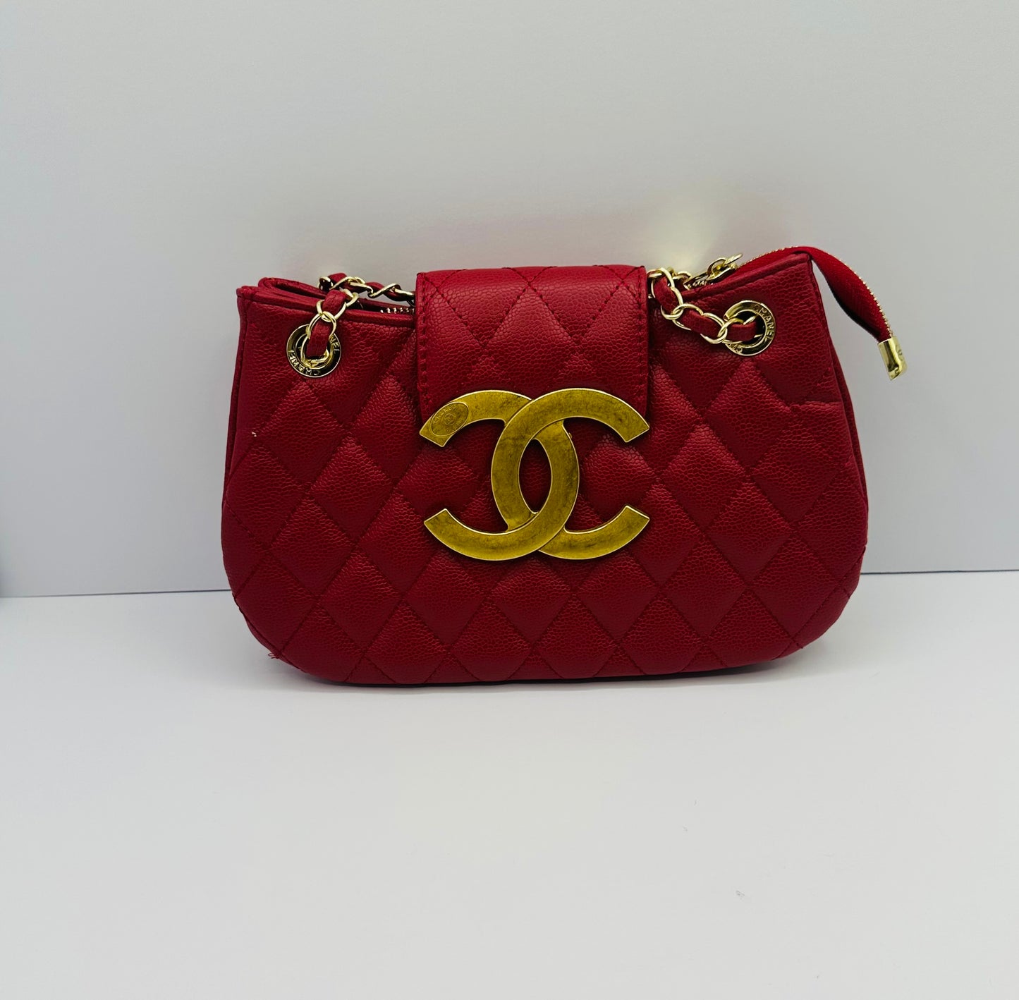 Luxury Inspired Gold-tone chain handle Shoulder handbag