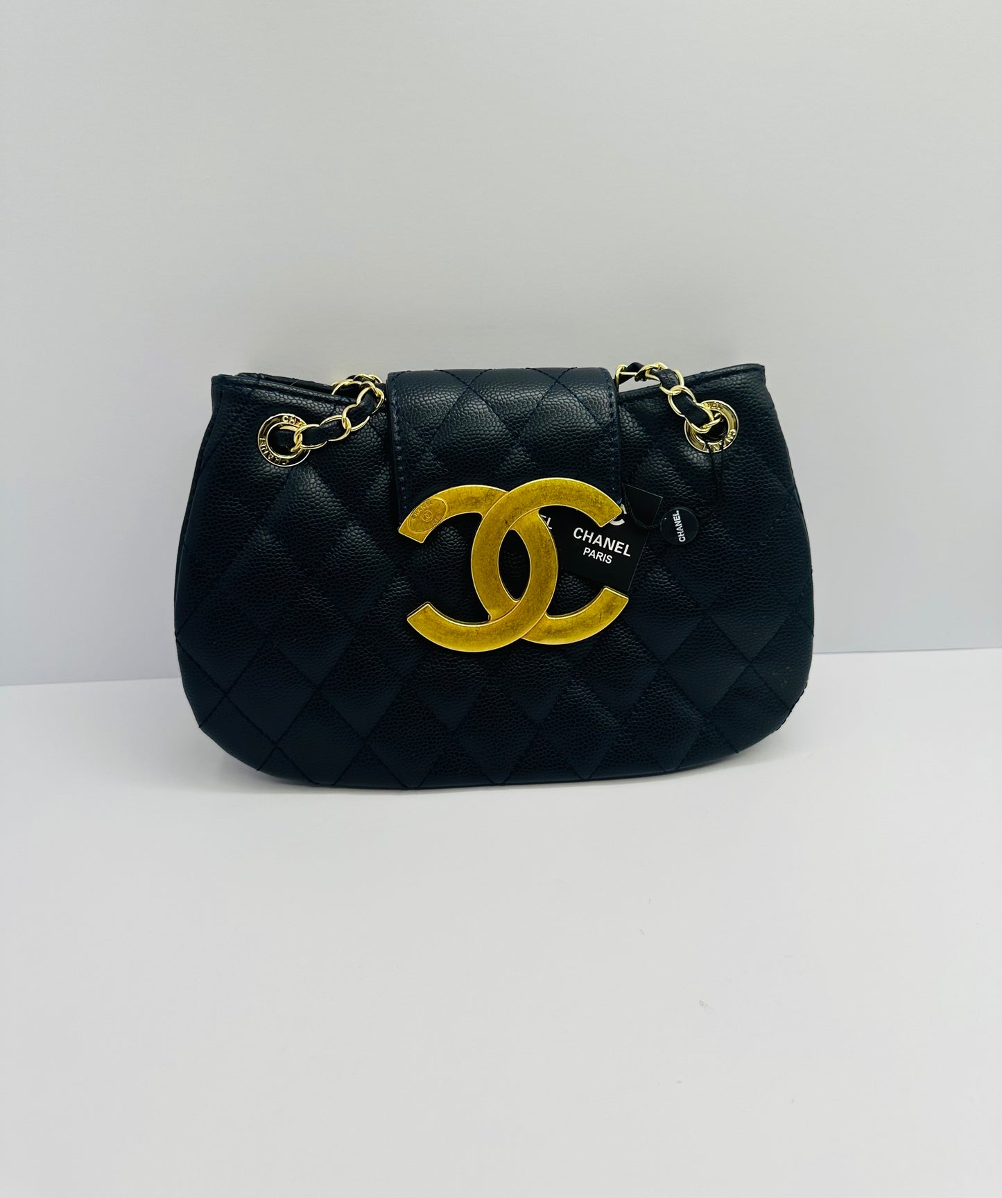 Luxury Inspired Gold-tone chain handle Shoulder handbag