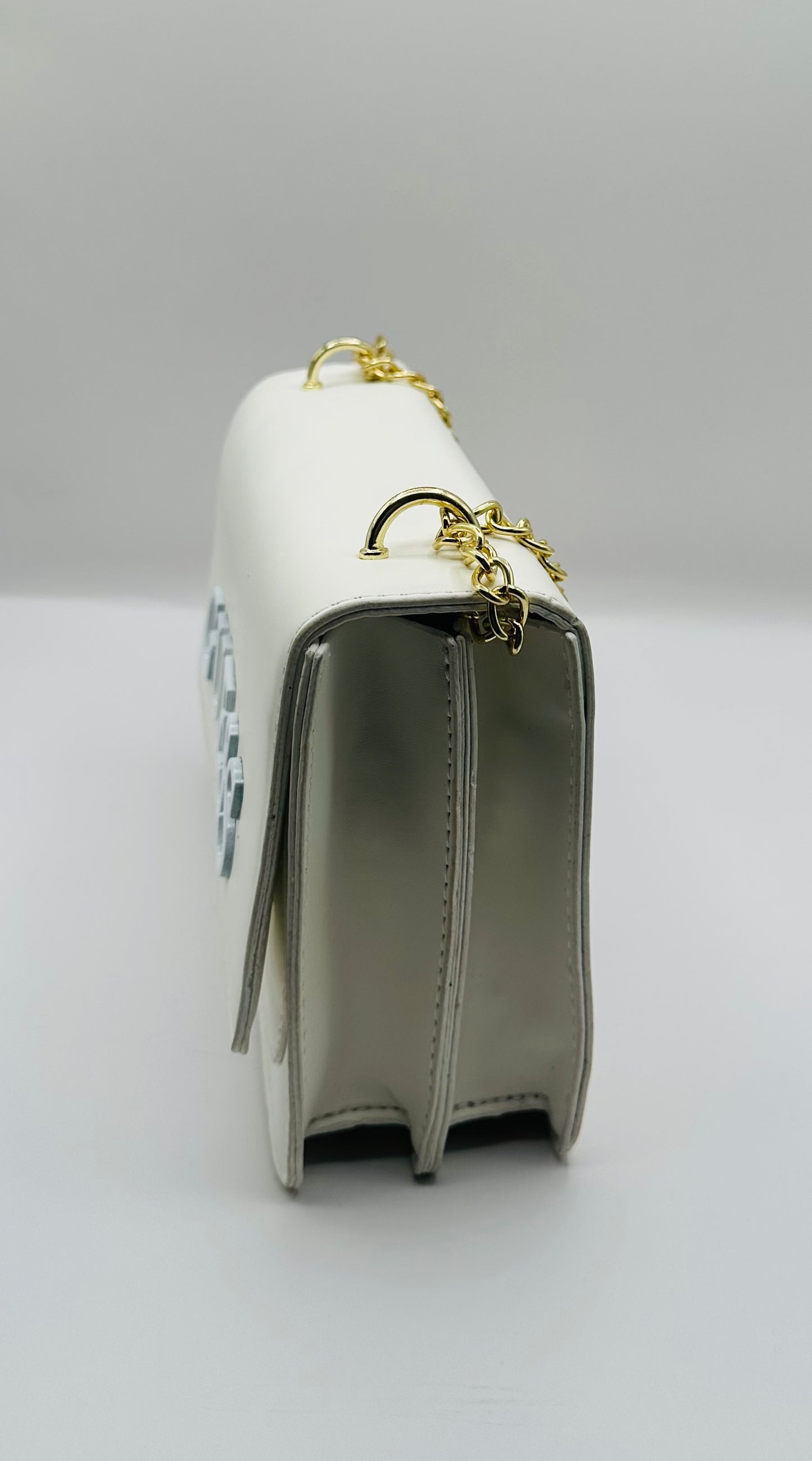 Elegant Guess crossbody purse