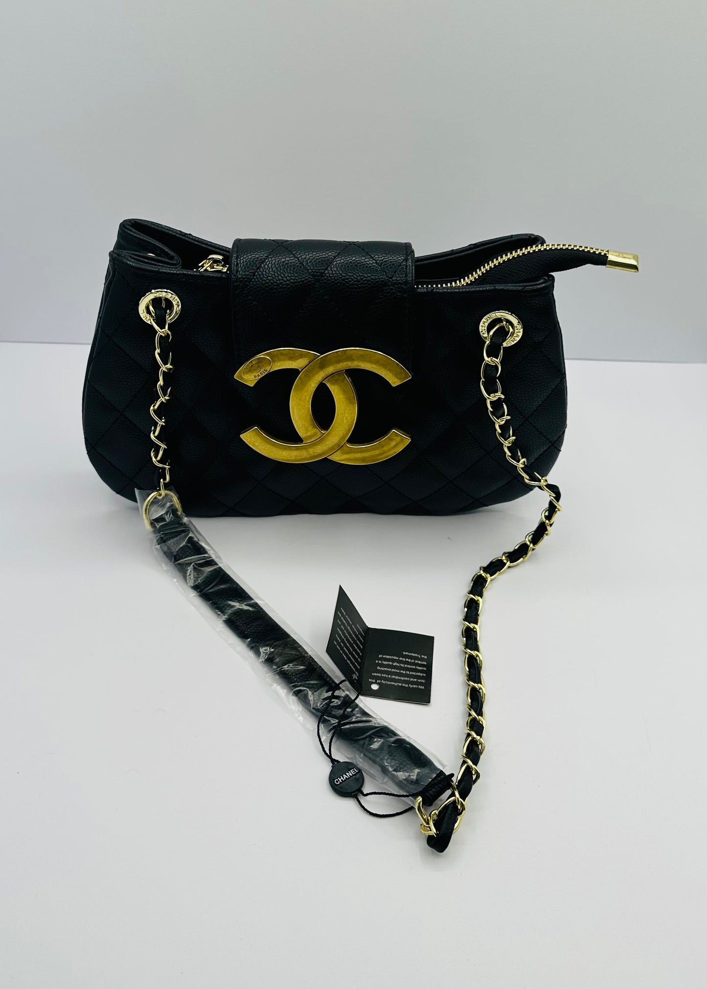 Luxury Inspired Gold-tone chain handle Shoulder handbag