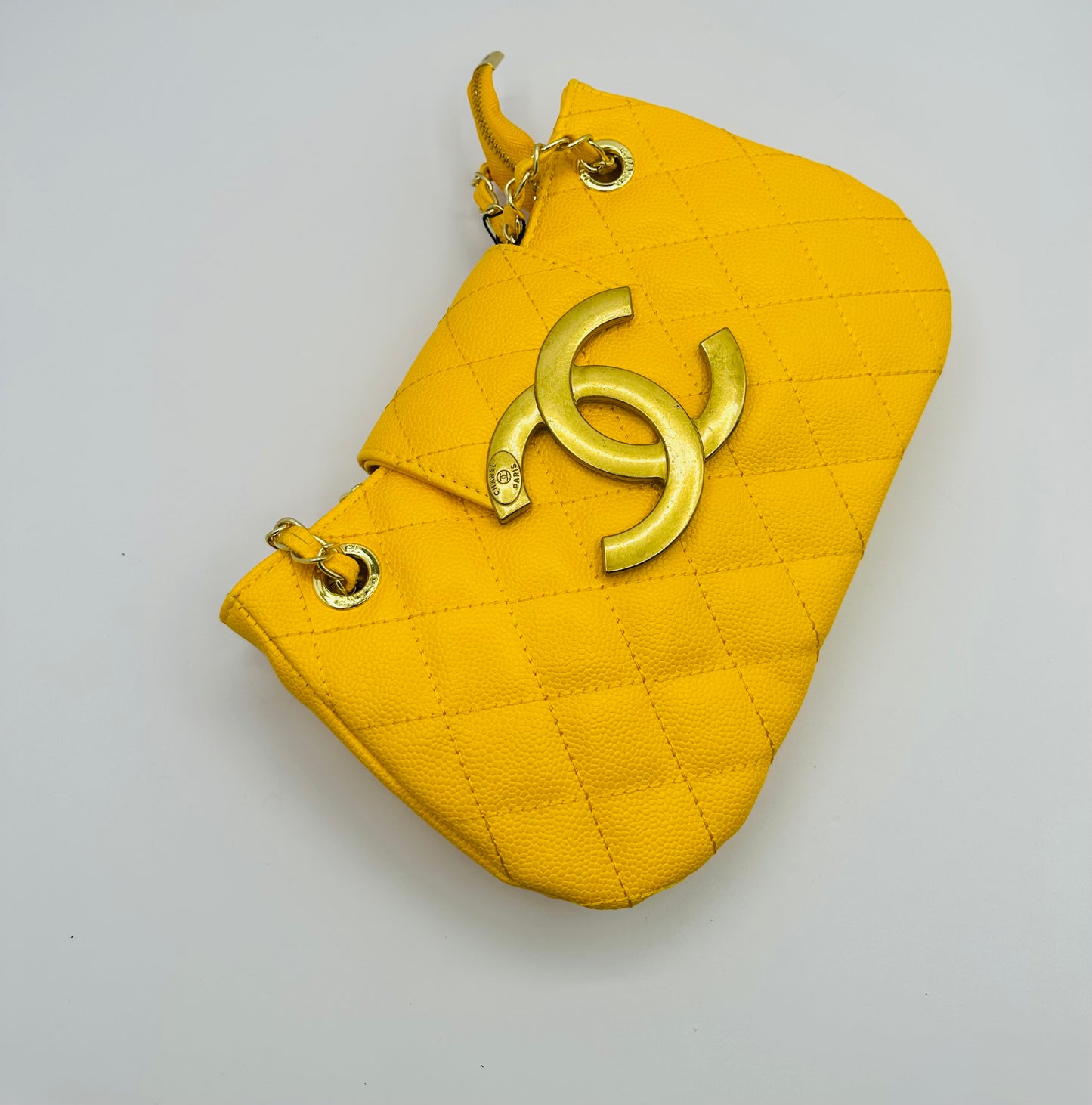 Luxury Inspired Gold-tone chain handle Shoulder handbag