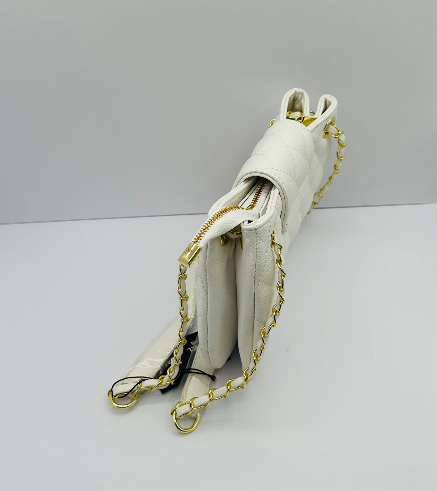 Luxury Inspired Gold-tone chain handle Shoulder handbag