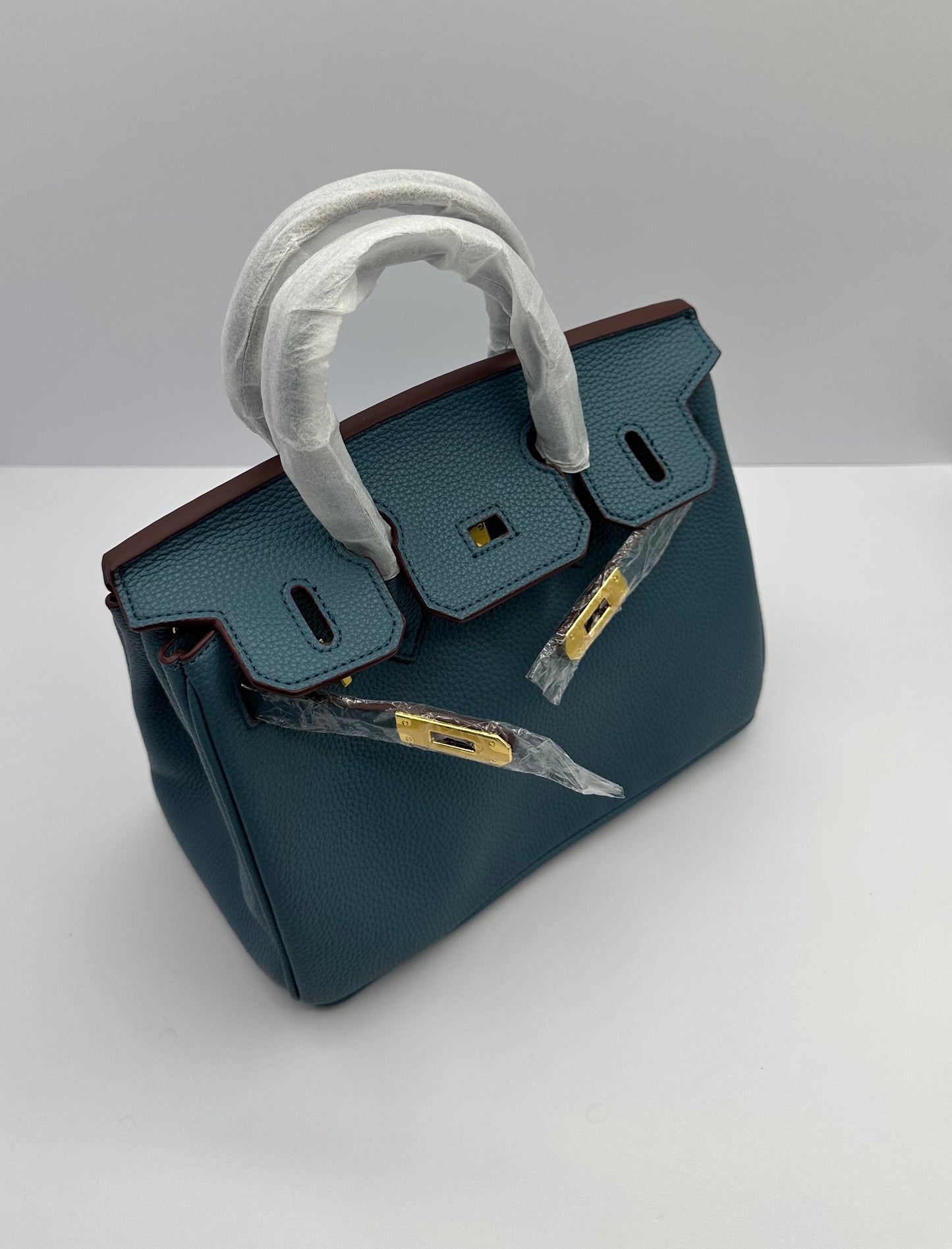 Deluxe Full Grain Cowhide 9.5in Dupe shoulder handbag