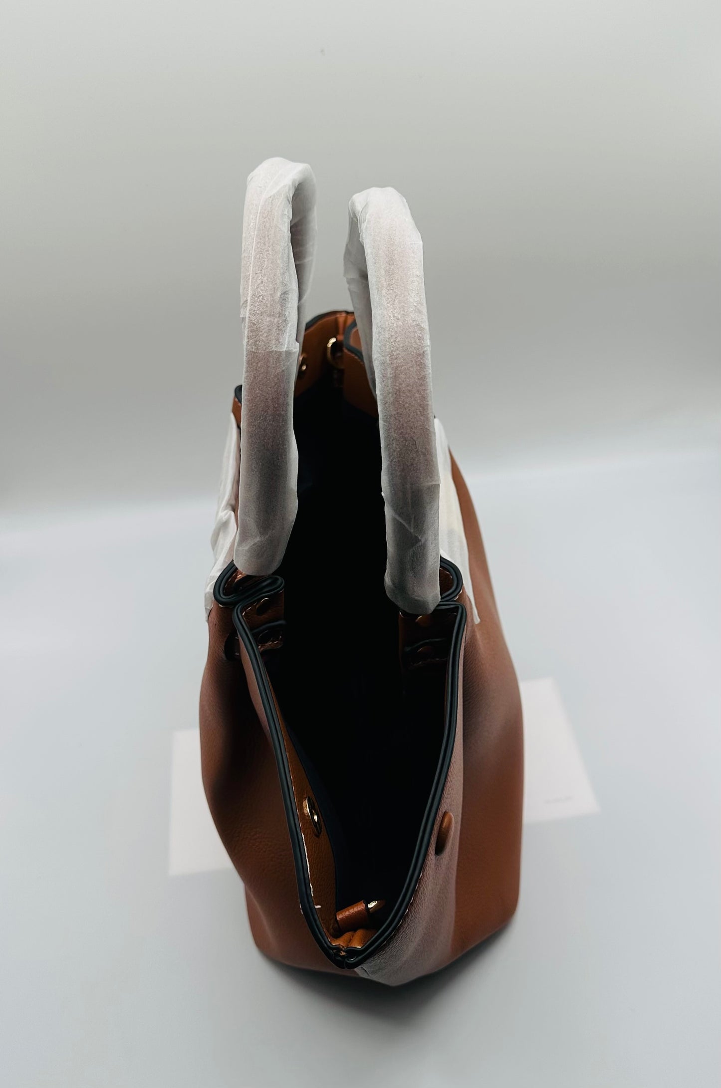 Baundie 18in Leather handbag