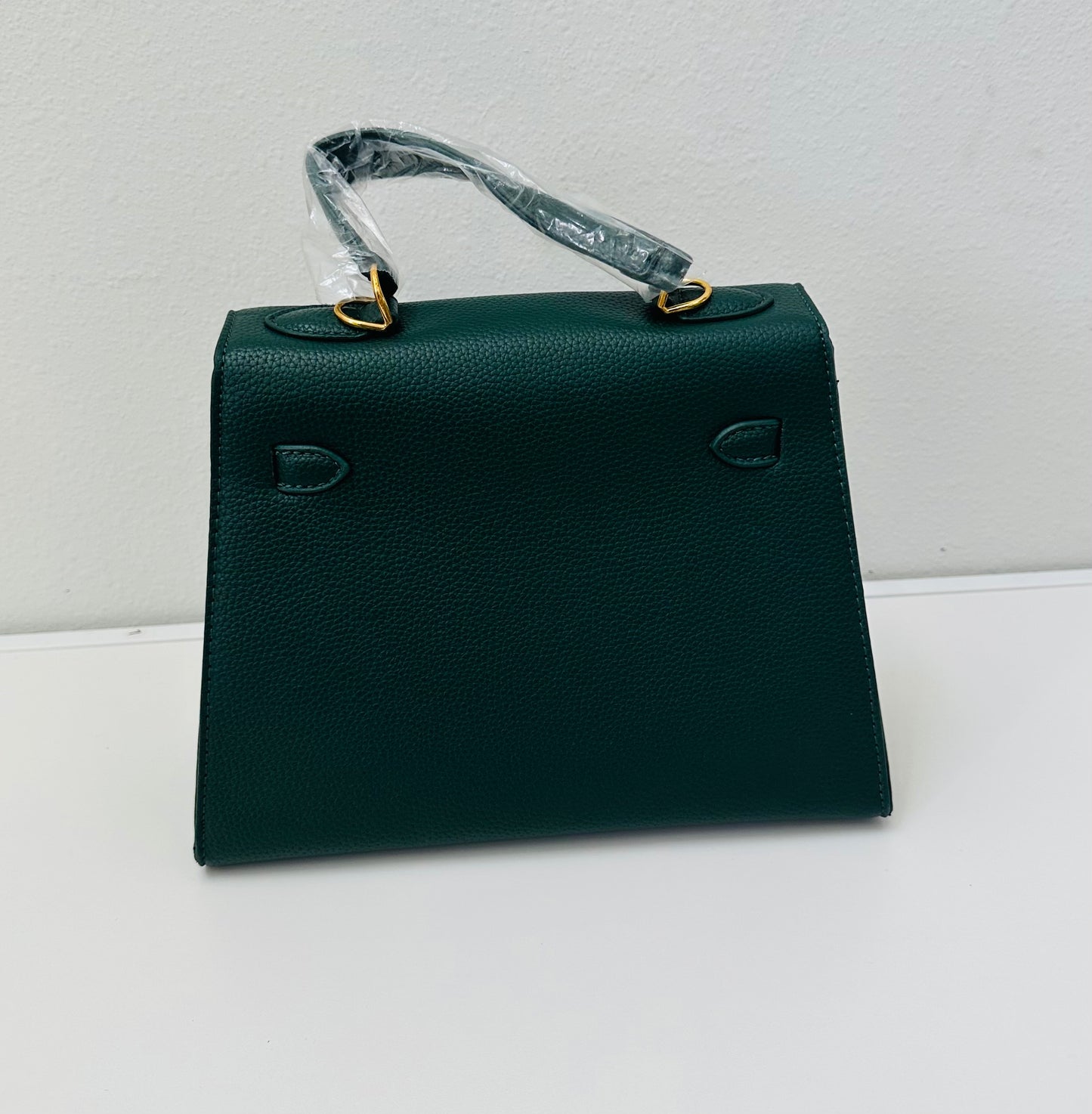 Luxury Inspired Gold toned Hardware shoulder bag