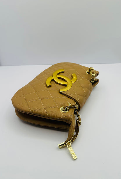 Luxury Inspired Gold-tone chain handle Shoulder handbag