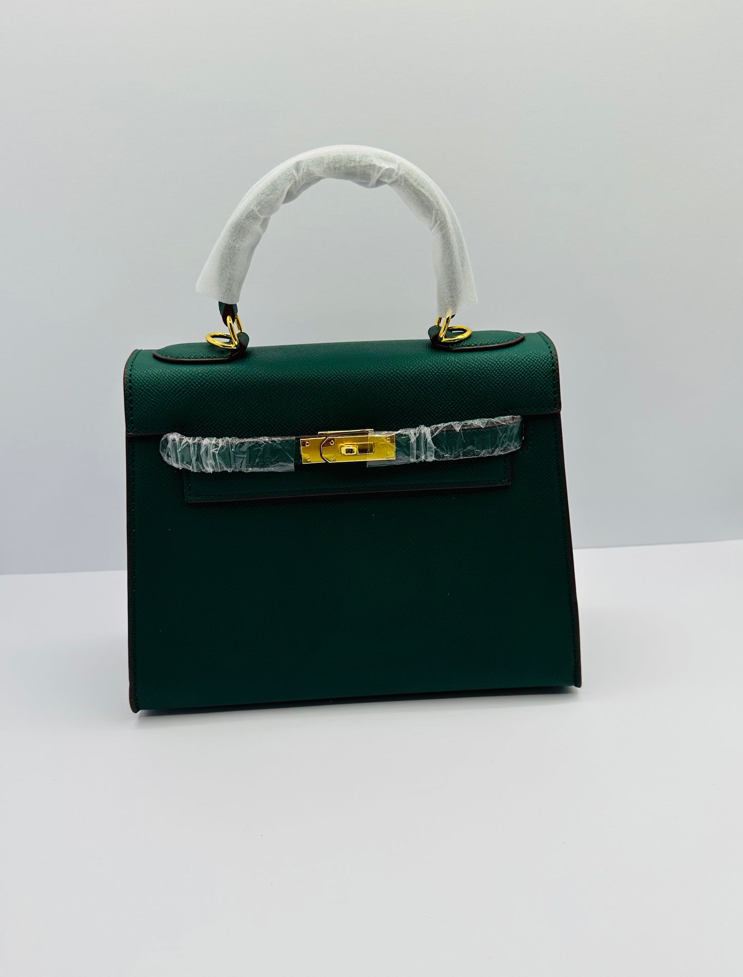 Luxury Inspired Gold toned Hardware shoulder bag