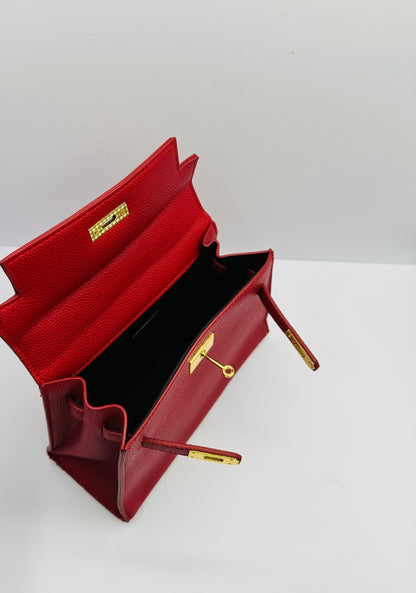 Luxury Inspired Gold toned Hardware shoulder bag
