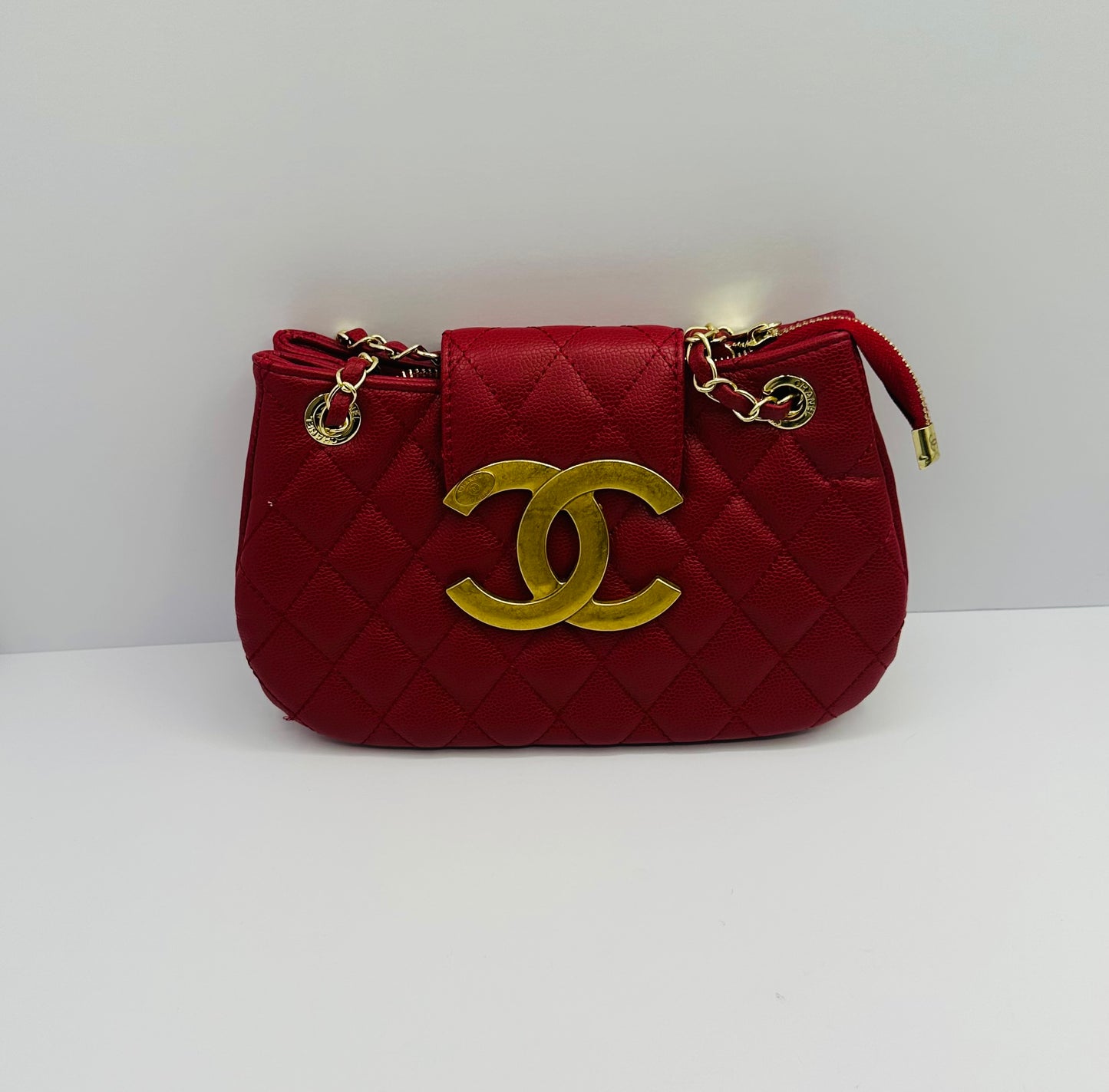 Luxury Inspired Gold-tone chain handle Shoulder handbag