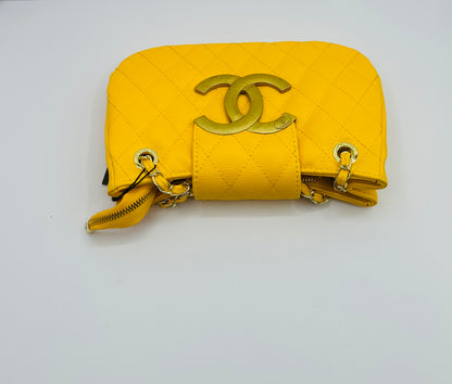 Luxury Inspired Gold-tone chain handle Shoulder handbag