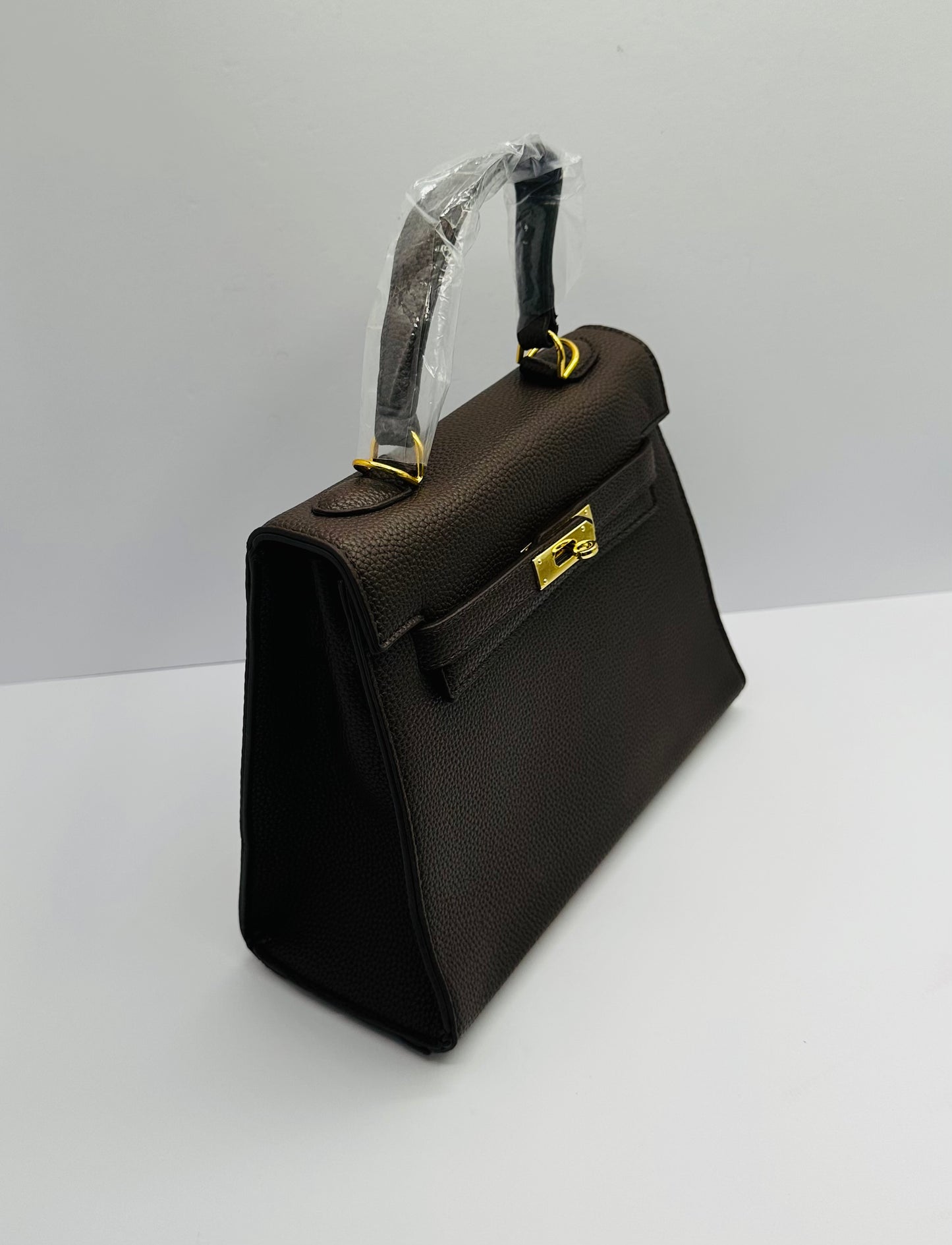 Luxury Inspired Gold toned Hardware shoulder bag