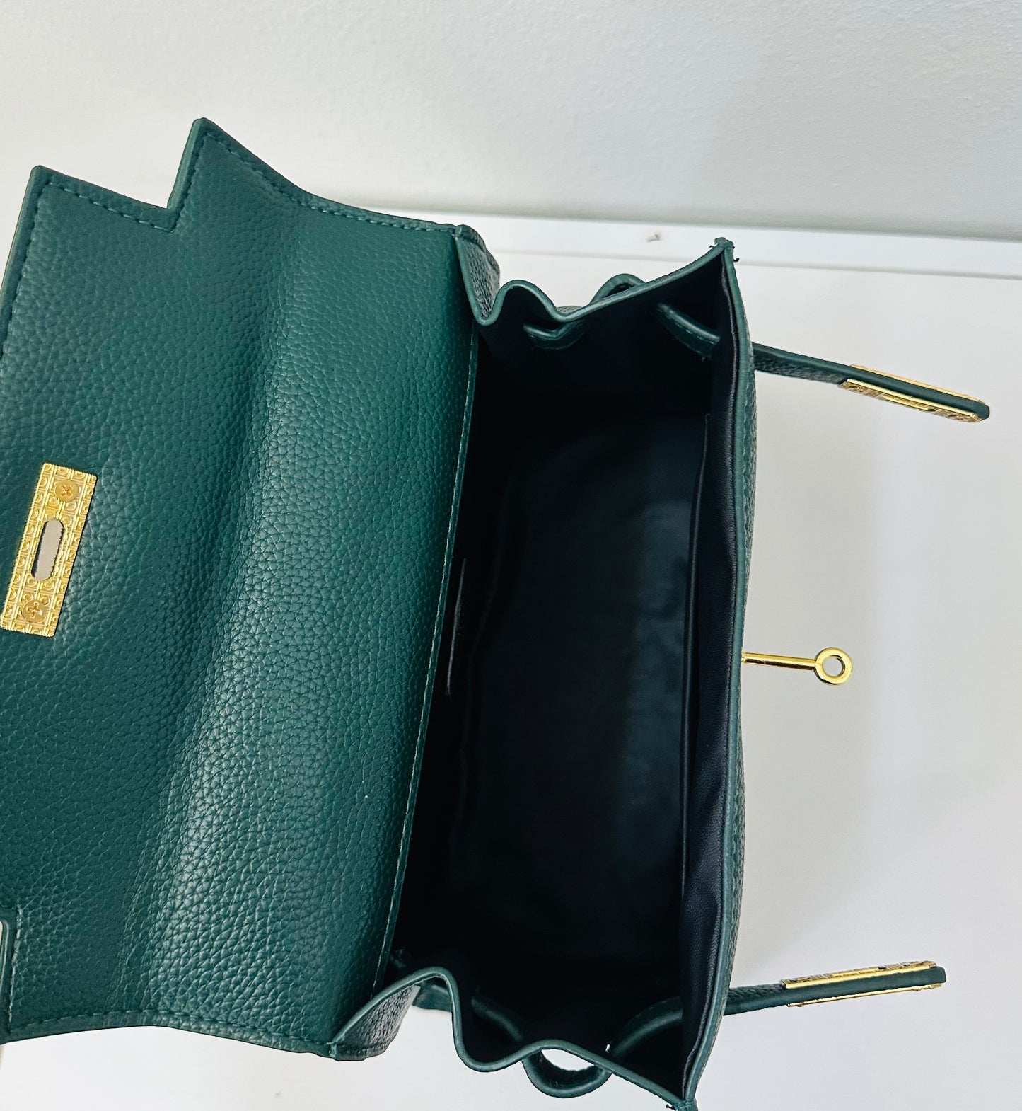 Luxury Inspired Gold toned Hardware shoulder bag