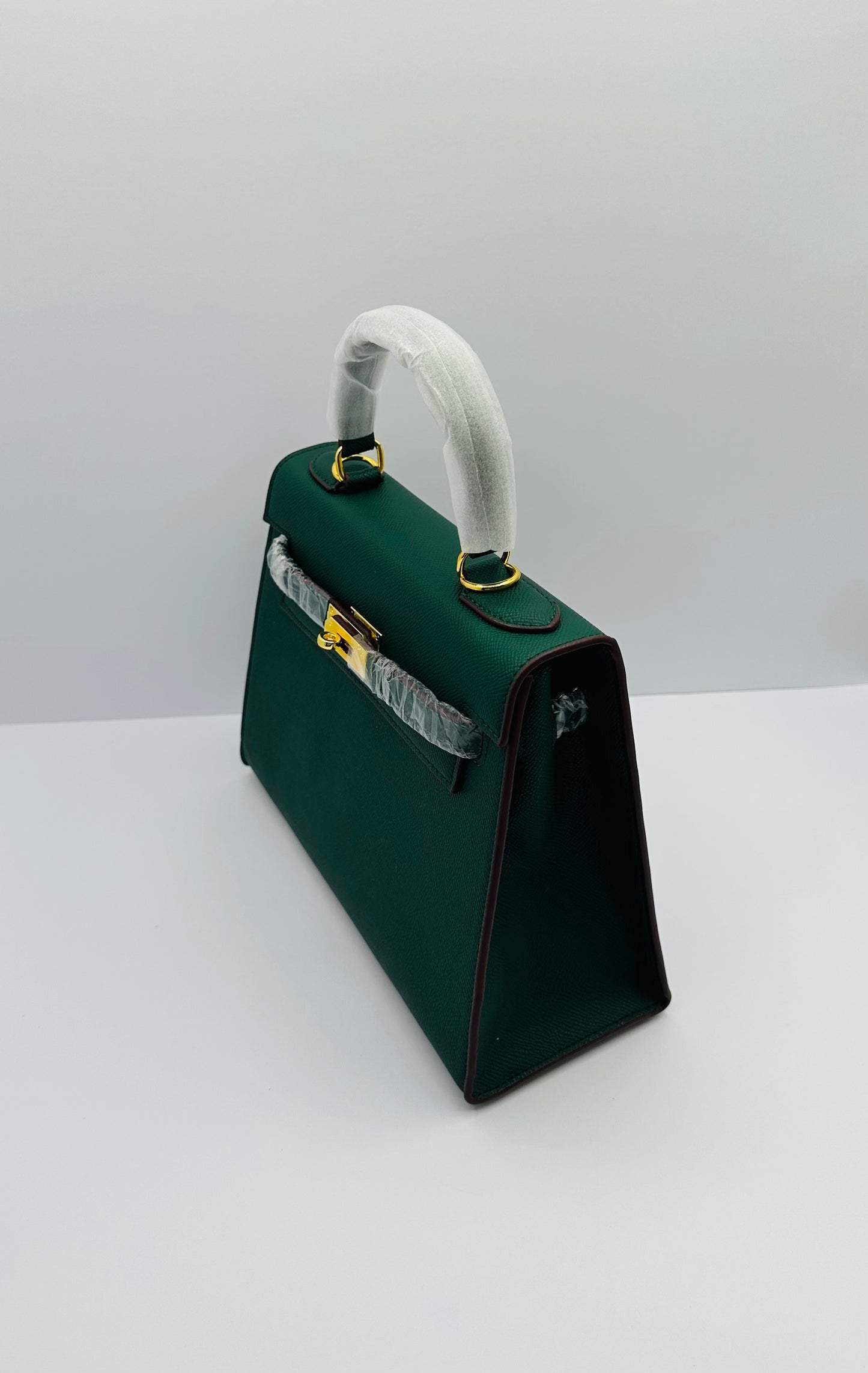 Luxury Inspired Gold toned Hardware shoulder bag