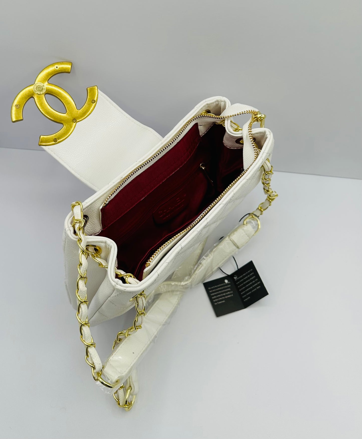 Luxury Inspired Gold-tone chain handle Shoulder handbag