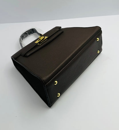 Luxury Inspired Gold toned Hardware shoulder bag