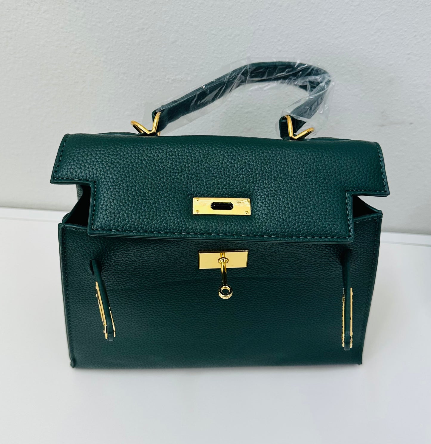 Luxury Inspired Gold toned Hardware shoulder bag