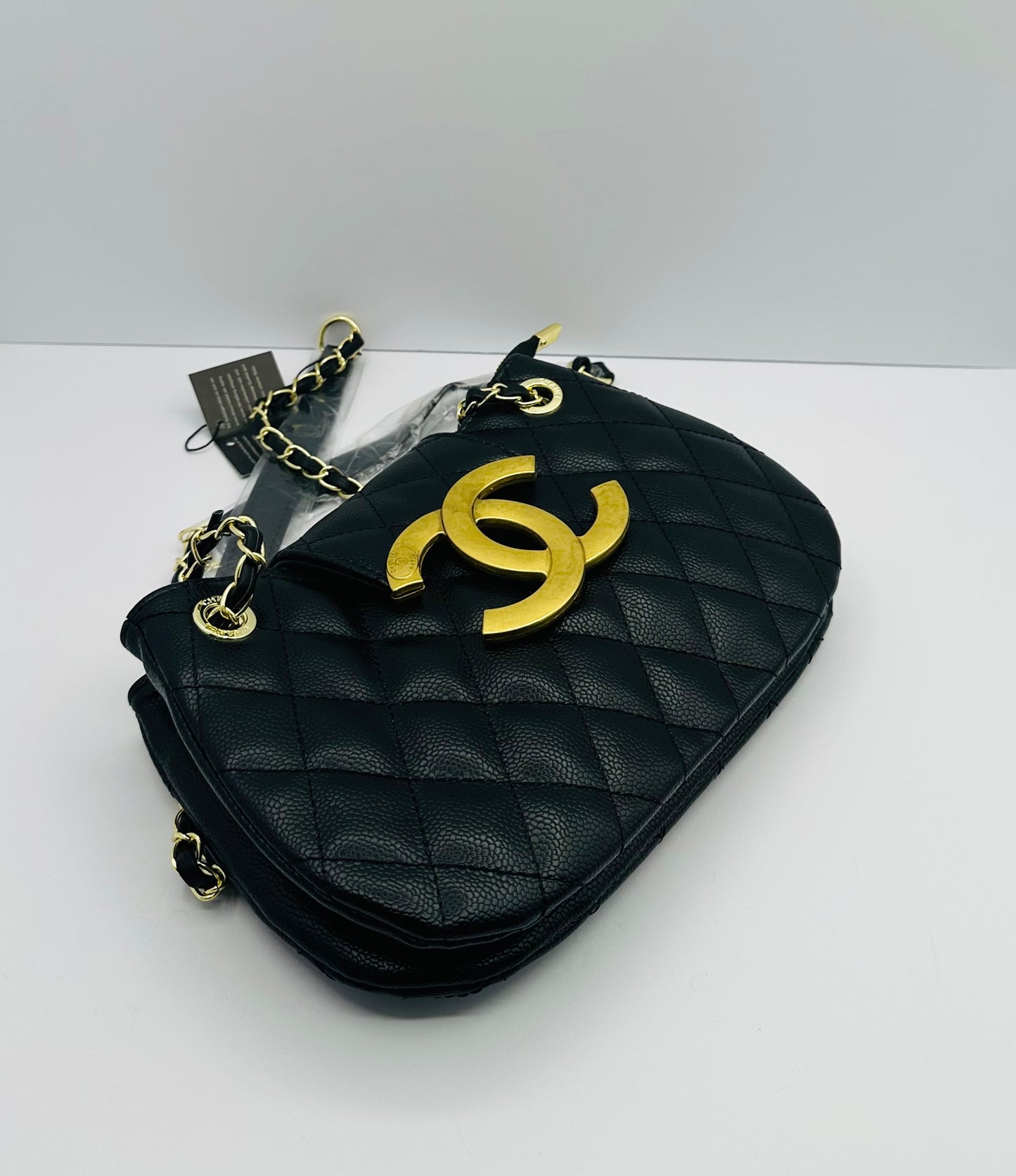 Luxury Inspired Gold-tone chain handle Shoulder handbag