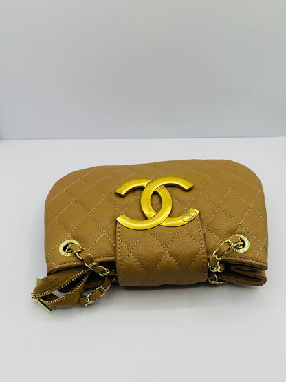Luxury Inspired Gold-tone chain handle Shoulder handbag