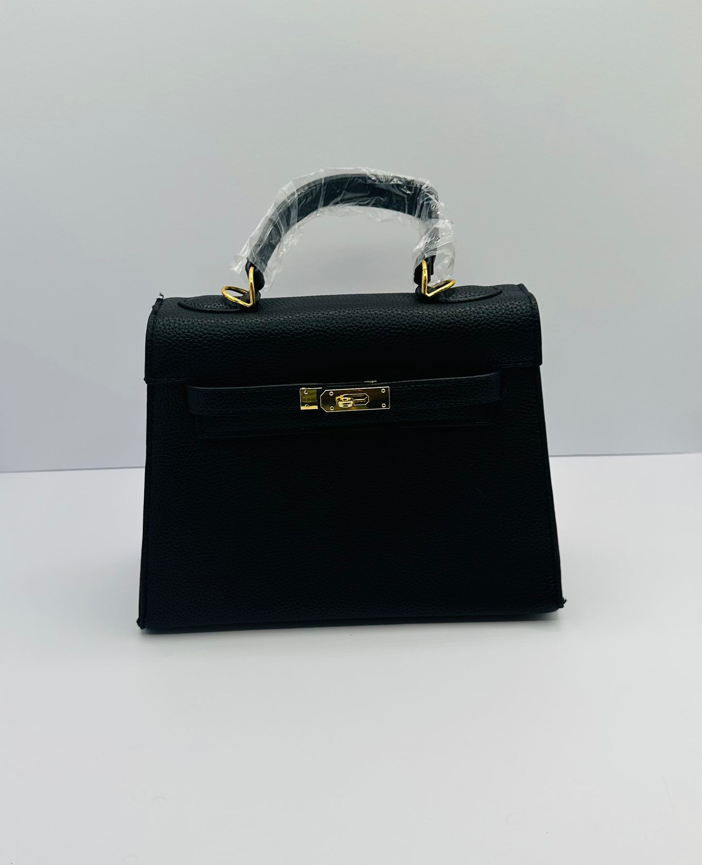 Luxury Inspired Gold toned Hardware shoulder bag