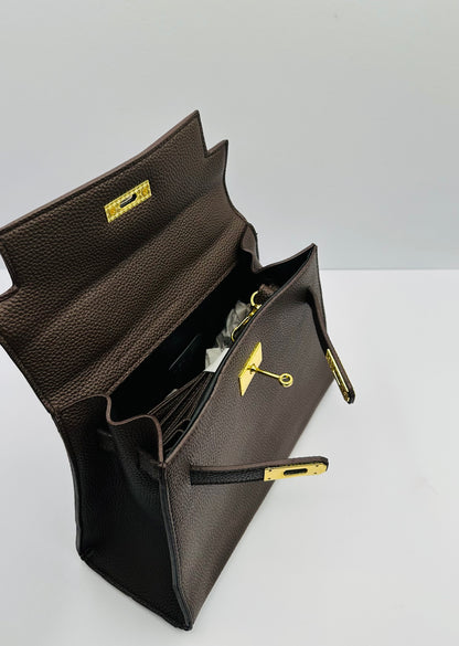 Luxury Inspired Gold toned Hardware shoulder bag