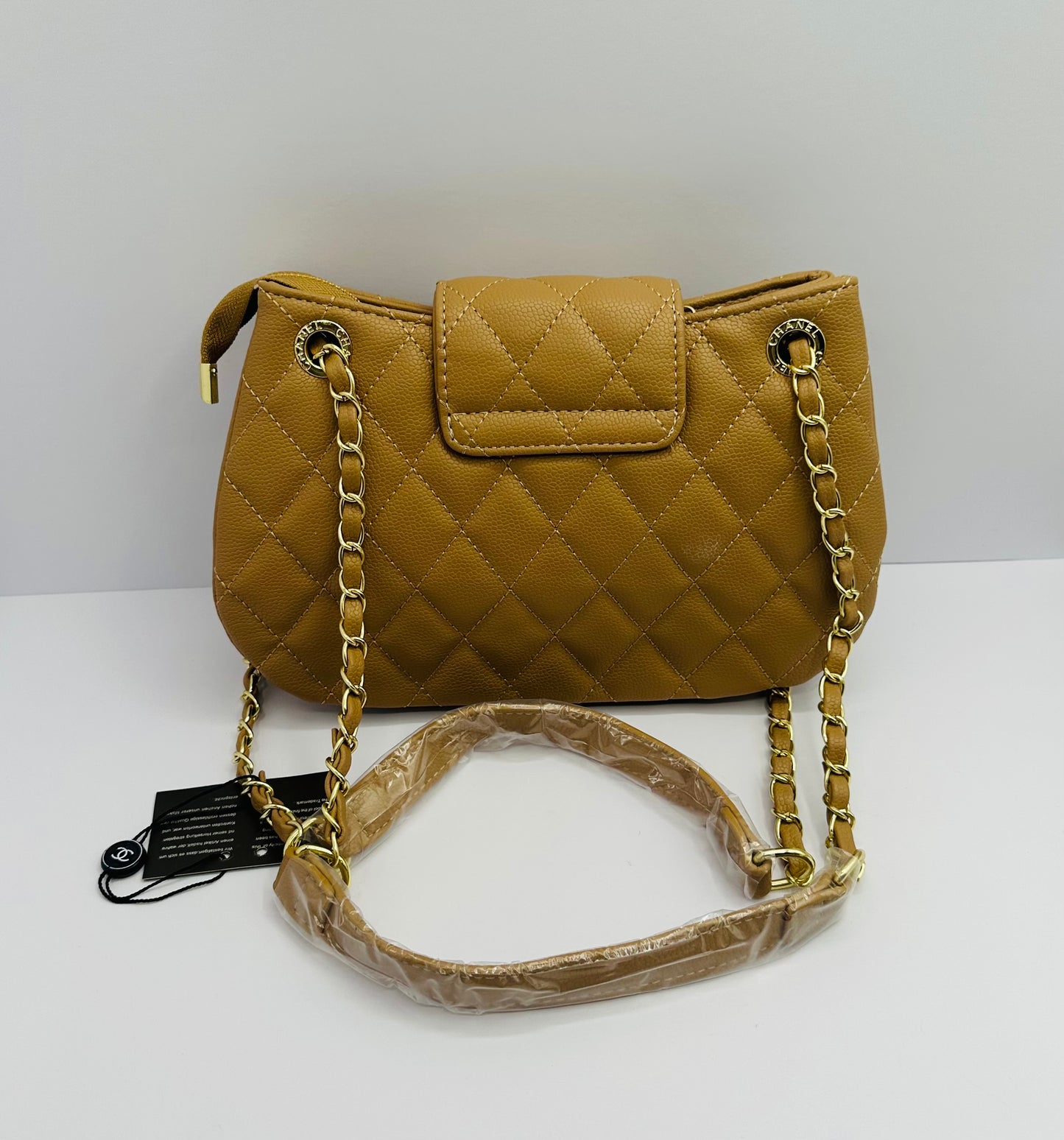 Luxury Inspired Gold-tone chain handle Shoulder handbag