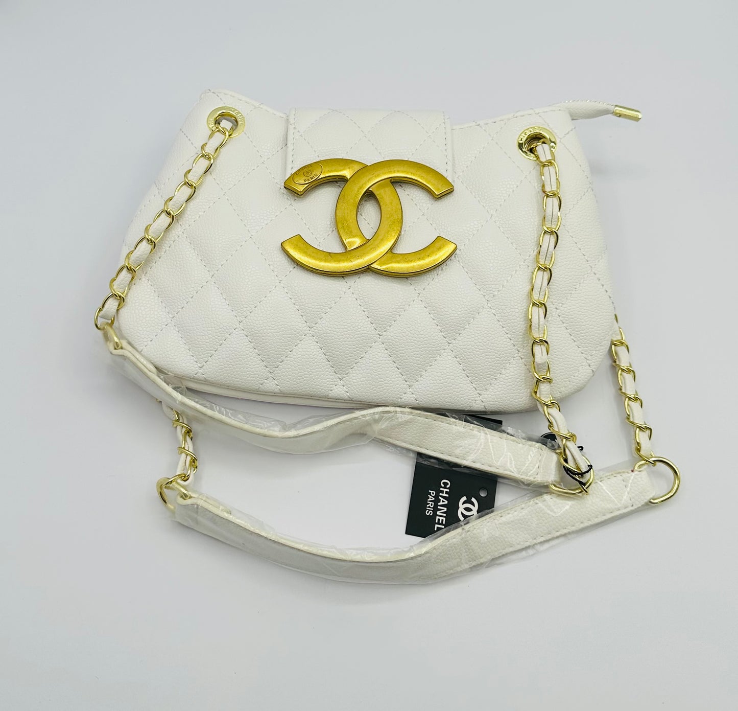 Luxury Inspired Gold-tone chain handle Shoulder handbag