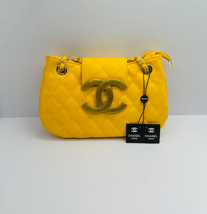 Luxury Inspired Gold-tone chain handle Shoulder handbag