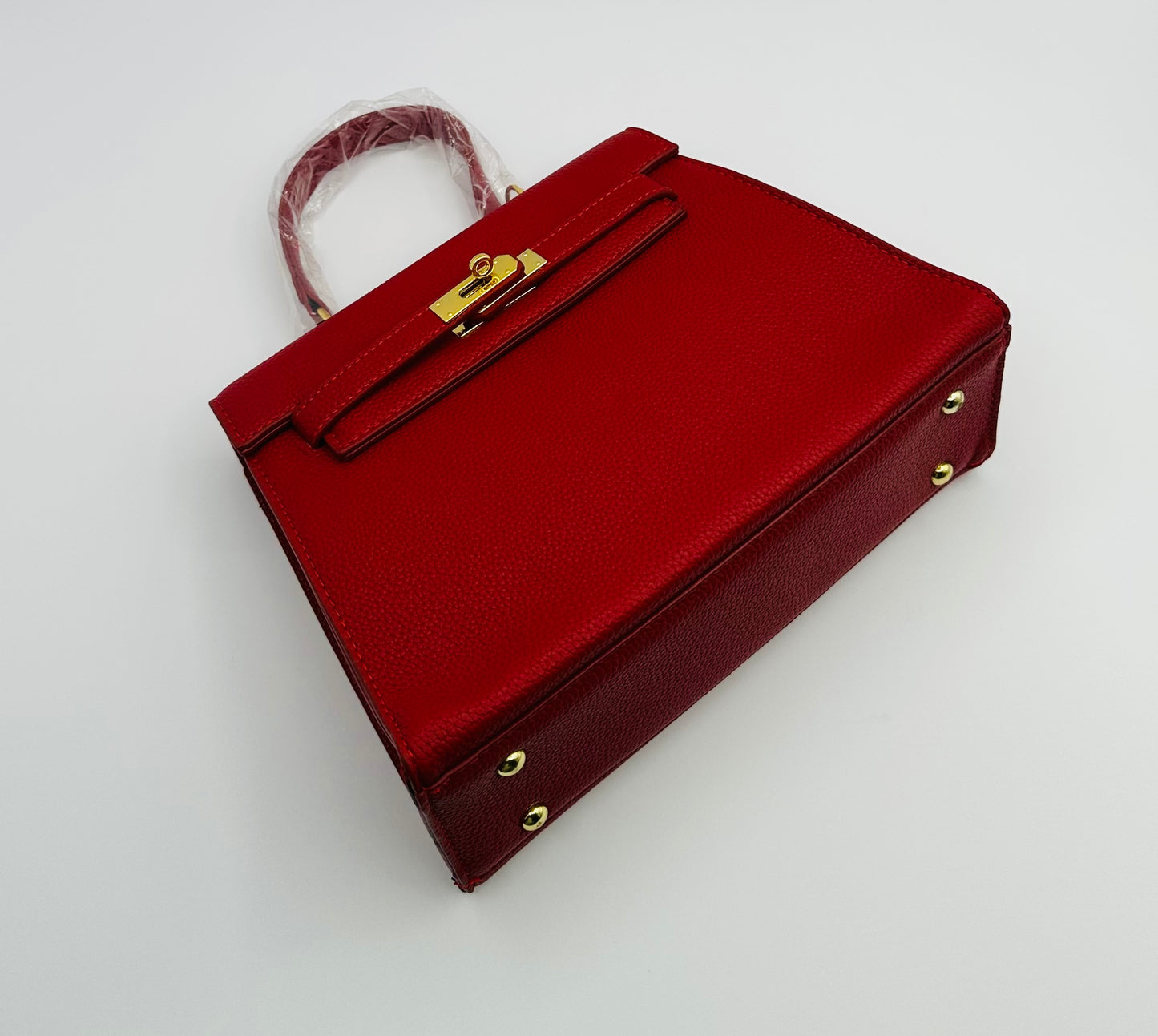 Luxury Inspired Gold toned Hardware shoulder bag