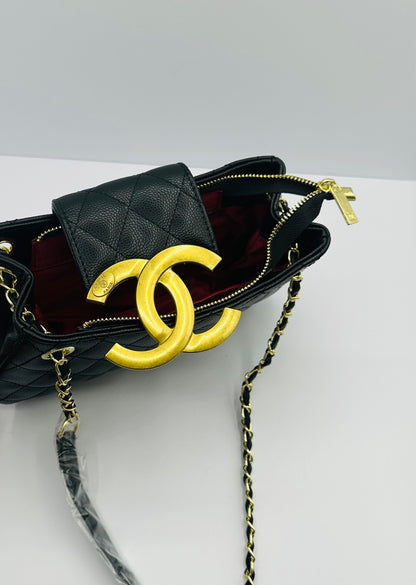 Luxury Inspired Gold-tone chain handle Shoulder handbag
