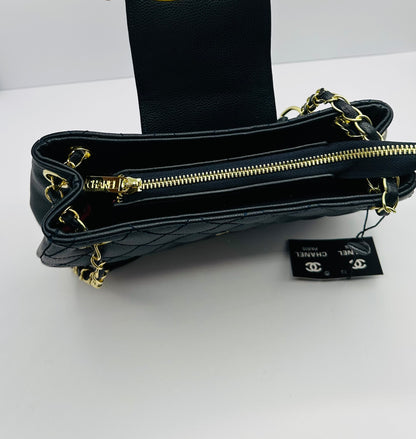 Luxury Inspired Gold-tone chain handle Shoulder handbag