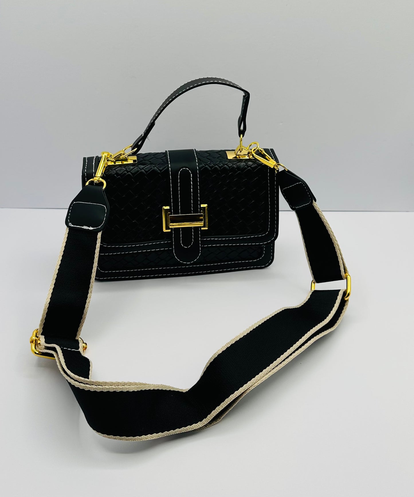 Lori cutie cross body handbag