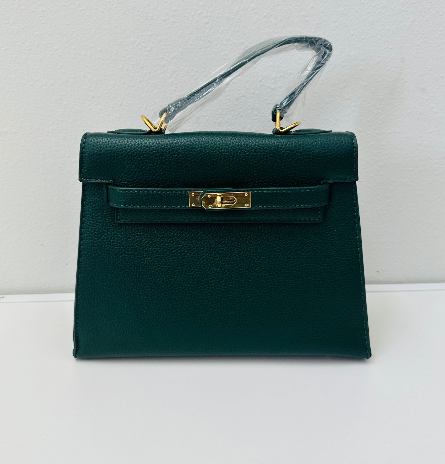 Luxury Inspired Gold toned Hardware shoulder bag