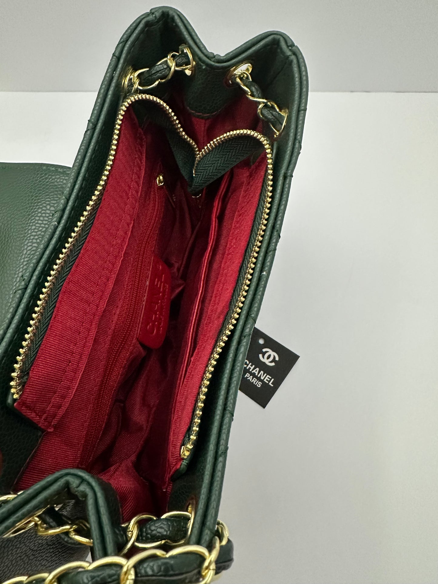 Luxury Inspired Gold-tone chain handle Shoulder handbag