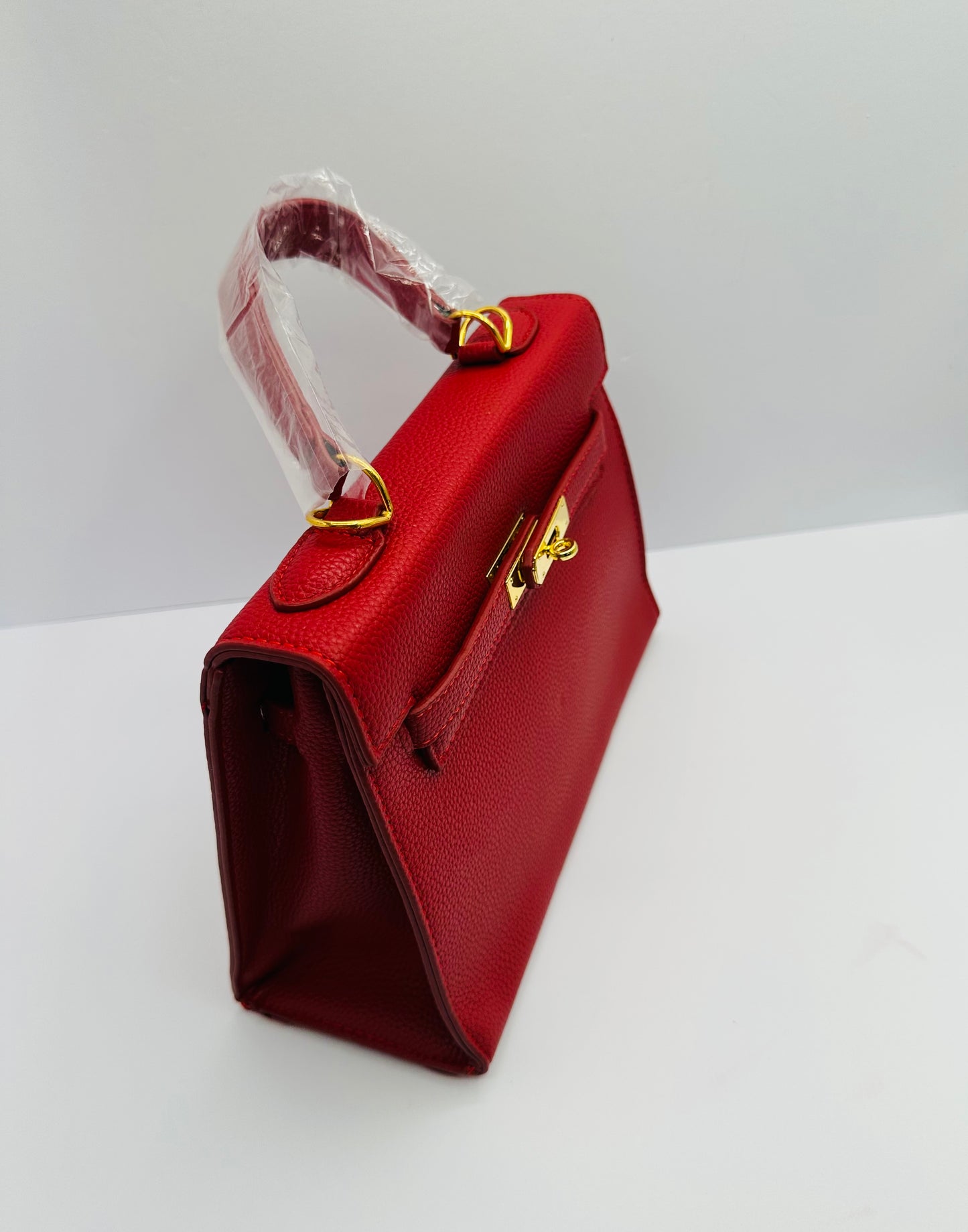 Luxury Inspired Gold toned Hardware shoulder bag