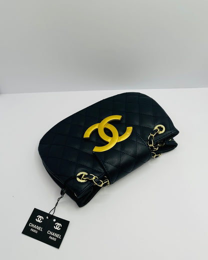 Luxury Inspired Gold-tone chain handle Shoulder handbag