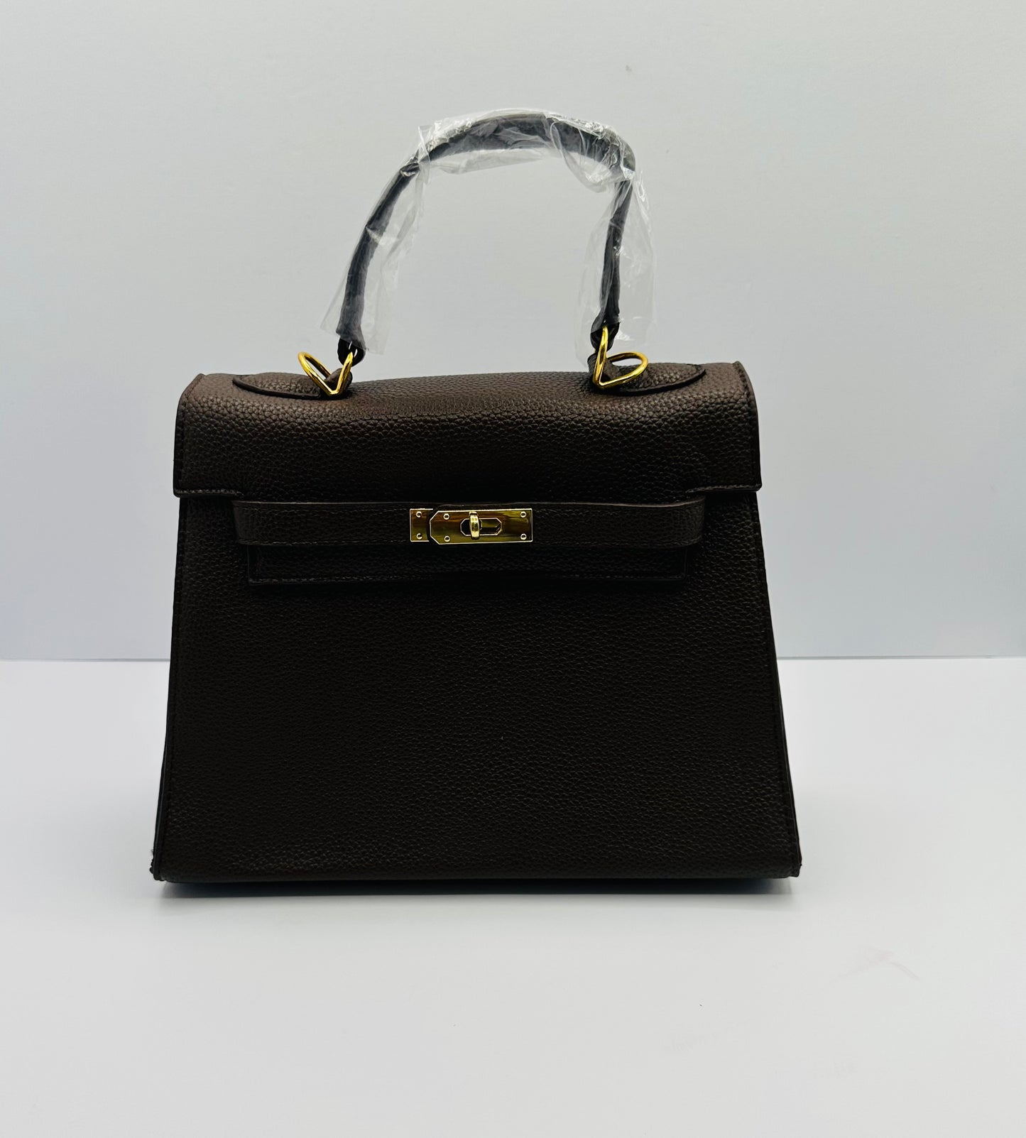 Luxury Inspired Gold toned Hardware shoulder bag
