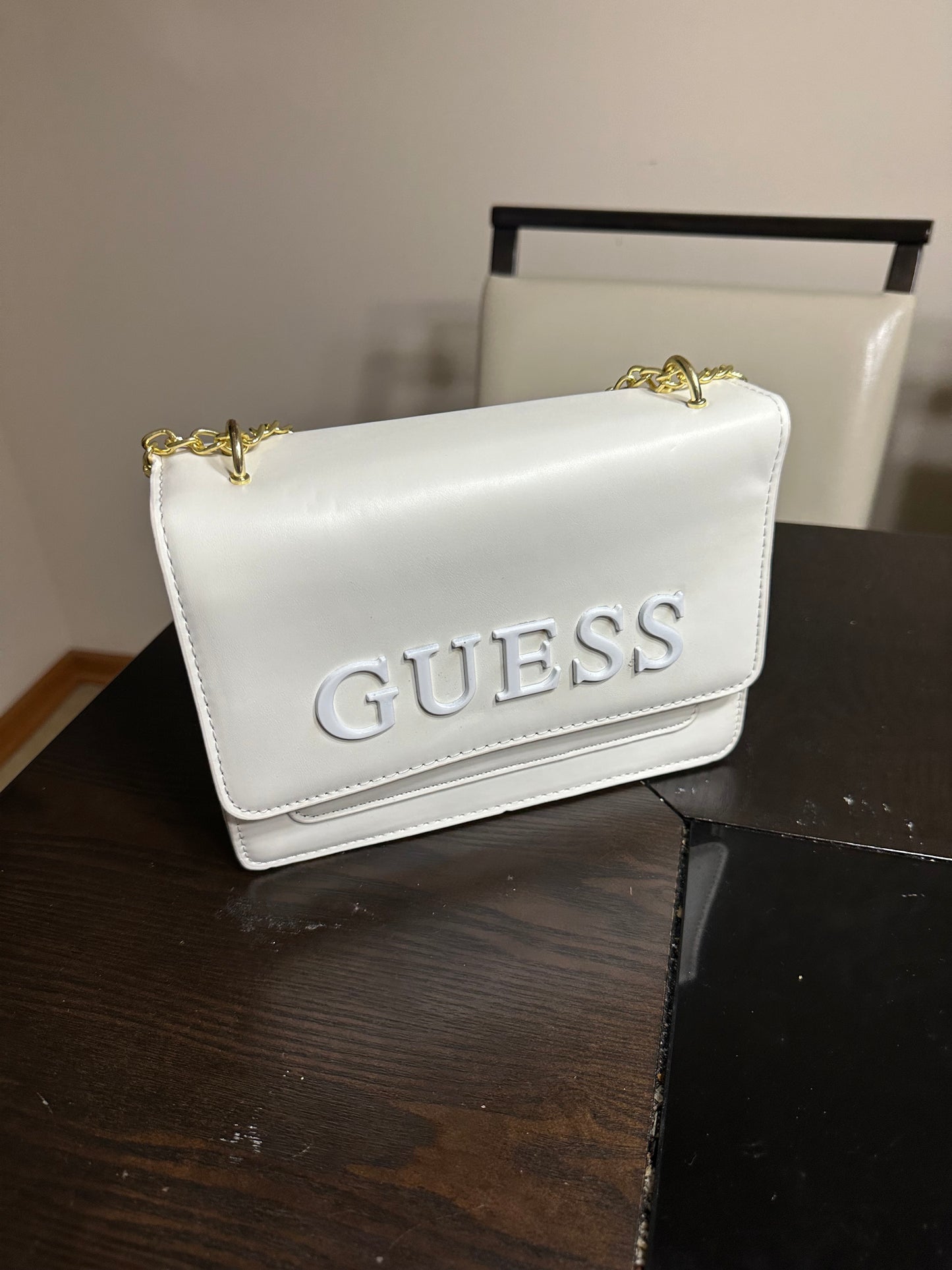 Elegant Guess crossbody purse