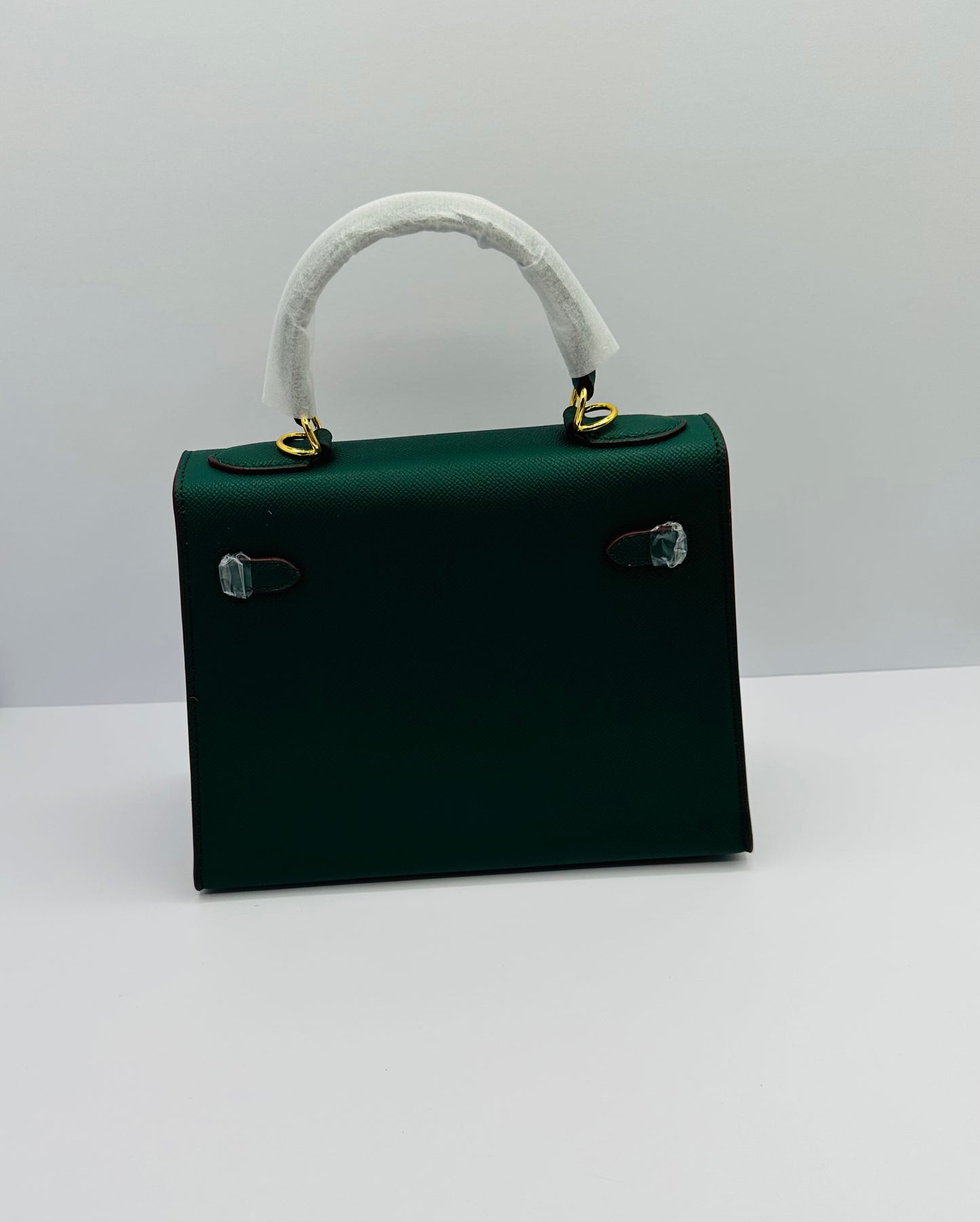 Luxury Inspired Gold toned Hardware shoulder bag