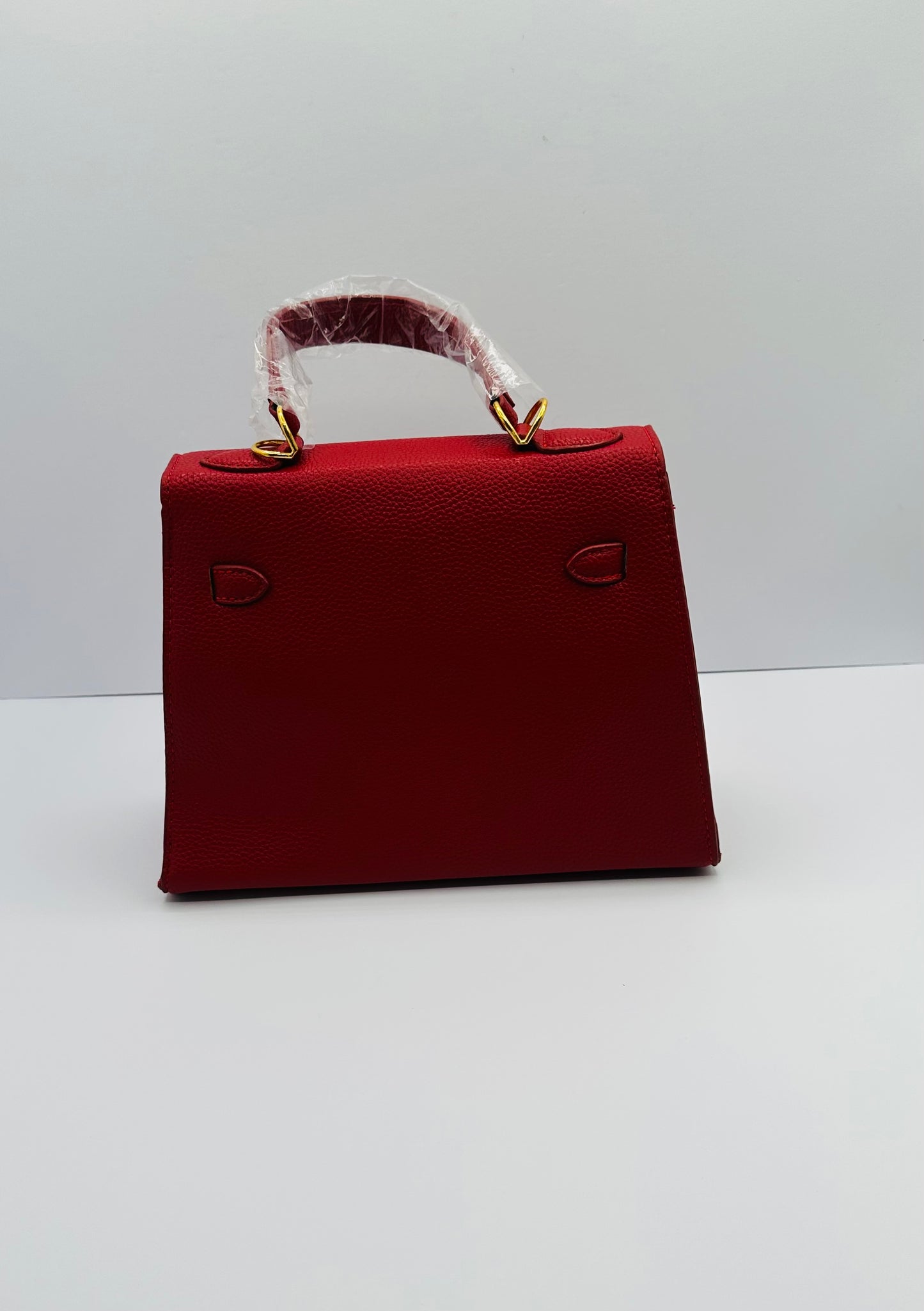 Luxury Inspired Gold toned Hardware shoulder bag